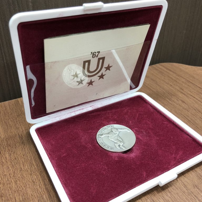 ユニバーシァード東京大会記念メダル